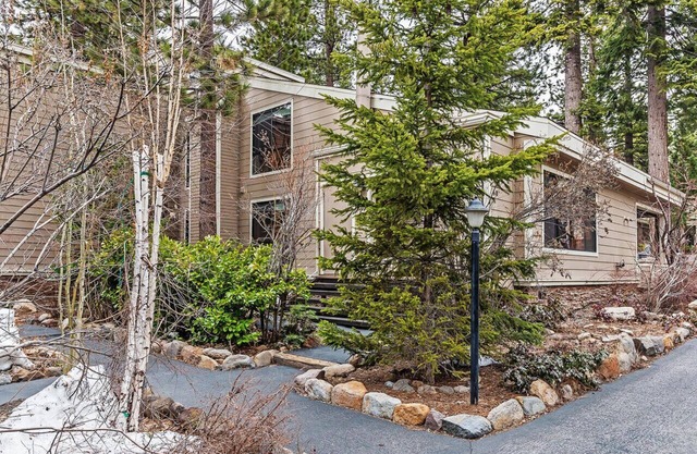 168 Forest Pines - walk to Lakeshore Blvd community pool and hot tub