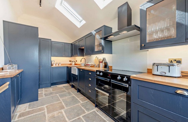 16th century converted mill in the Cotswolds with a hot tub -Little Barford Mill