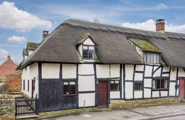 16th Century Grade II Listed Thatched Cottage
