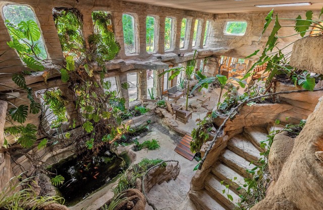 17-acre Private Oasis estate with, an indoor pool, and private lake, sleeps 16