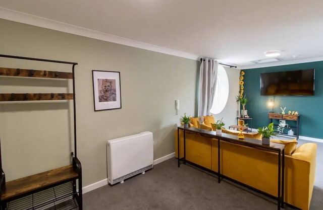 17 Bowline · Superb Studio + Free Parking | Pass the Keys