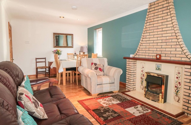 17 COSTA WAY, pet friendly, country holiday cottage in Pickering