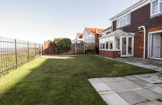 17 St Magnus Close