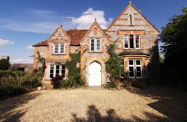 17th Century country Farmhouse stylishly finished, set in picturesque village