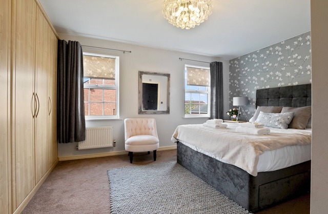 18 Regent Mews · Bright & Spacious Family Home | Pass the Keys