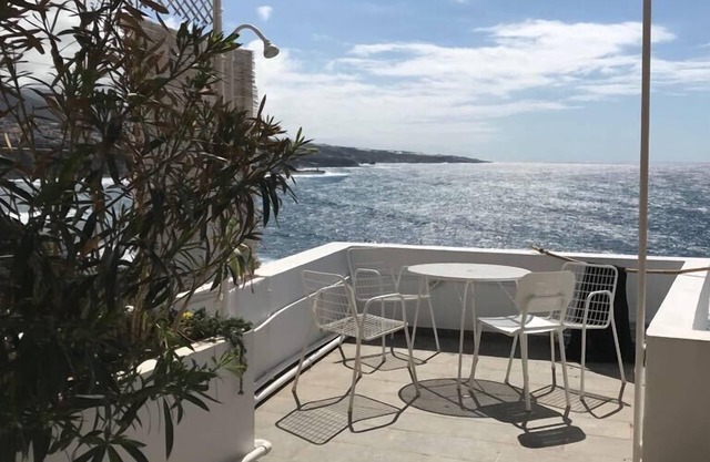 180 ° sea view terraces, spacious, center of Punta Hidalgo, hiking paradise