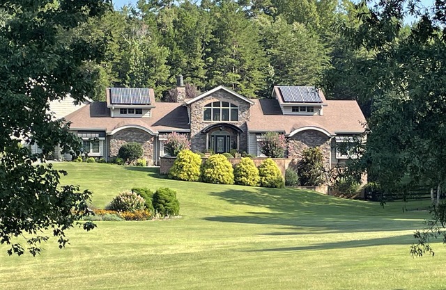 *1800 SqFt Private Aptmt in Country Home. WFU, DTWS,Truist Field/RISE,Tanglewood