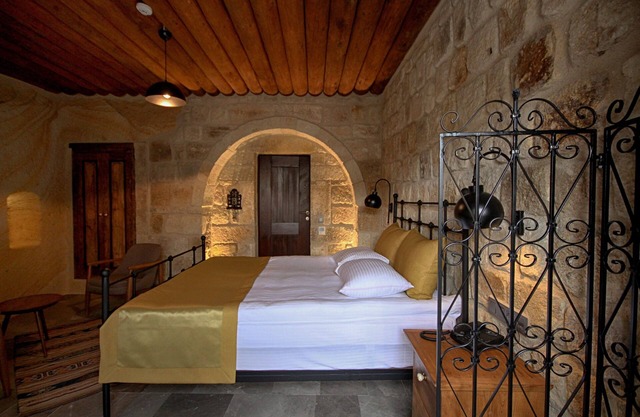 1811 Cave Hotel