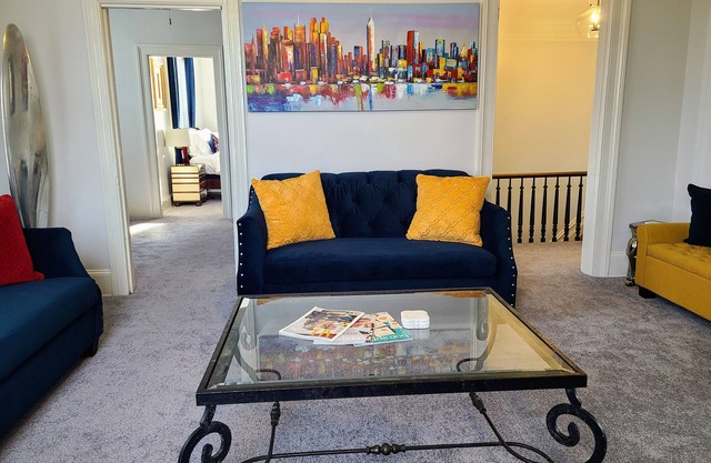 1876 Historical Manor. Luxury 2BR. Treat yourself.