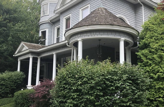 1895 Grand Victorian Lady 4 Bedrooms 3 Baths Lush Gardens Pet Friendly Gorgeous!