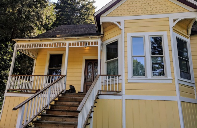 1899 Queen Anne Victorian Cottage in the Redwoods