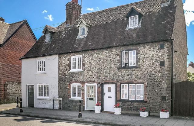 18th century flint cottage in Arundel