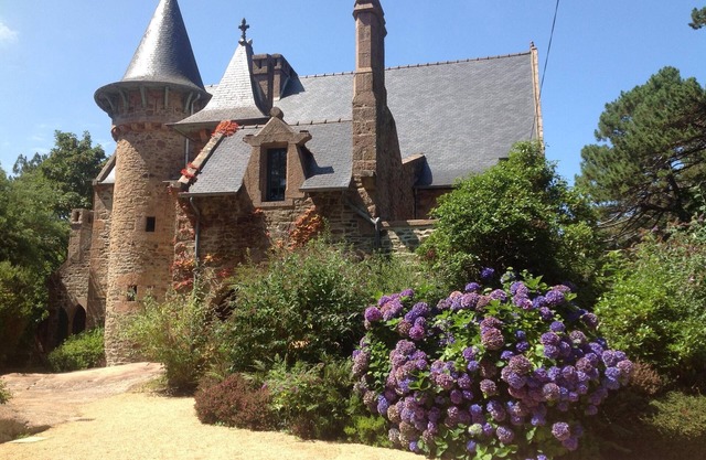1900 Manor house with 3 ha garden, Ploumanach Côte de Granit Rose