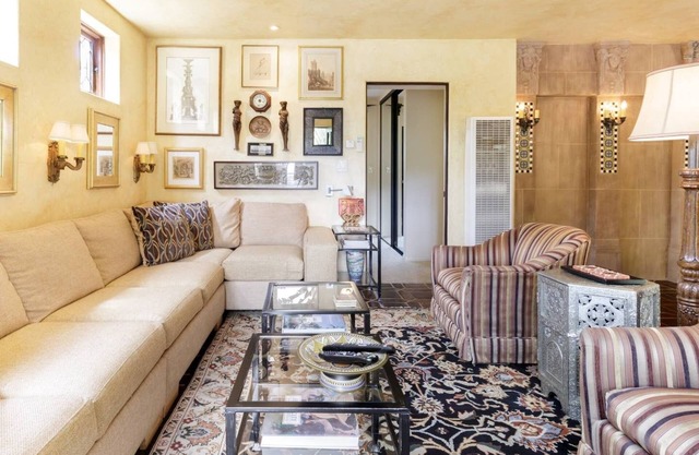 1920 Carriage House with Backyard Patio