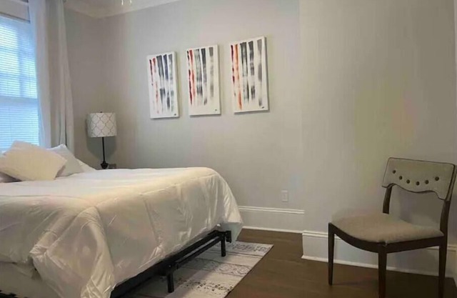 1920s Gem Near Downtown.3BR/2.5BA.4 Beds.Pets OK. AC/WiFi.Parking