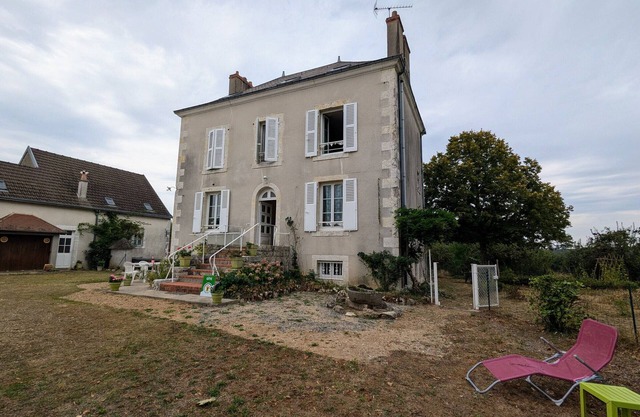 19th-century hunting lodge, 2 bedrooms, garden, near GR46, WiFi