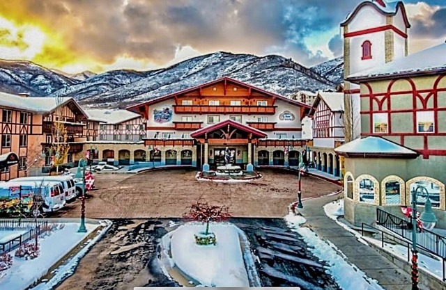 1Bedroom W/suite bath, full Kitchen,5 Star Resort Amenities,14mls Ski DeerValley