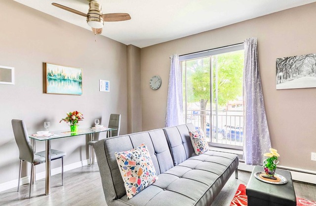 1BR Apartment King Bed - PRIME Location!