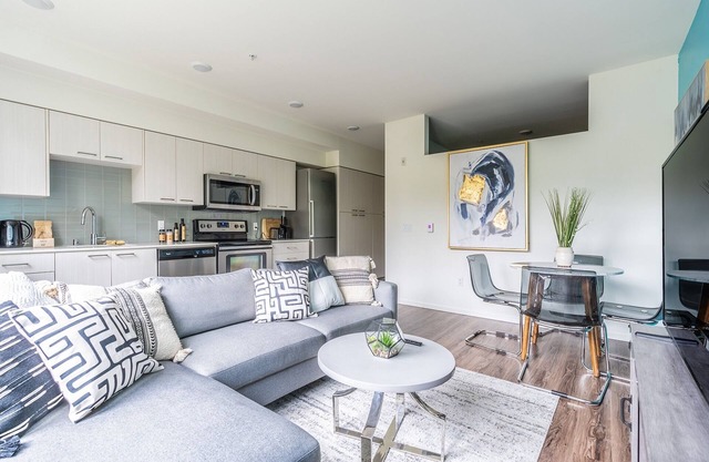1BR | Lounge, Gym | Mercer Island | Sophari E