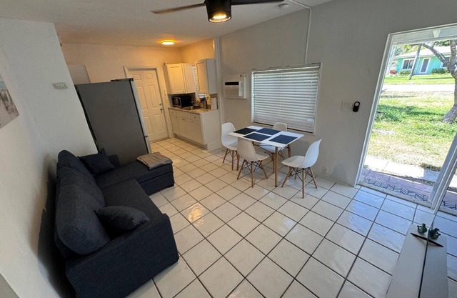 1BR Traveler Favorite Walk to Beach