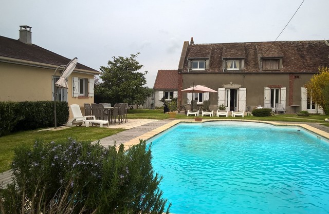 1h15 from Paris A6 farmhouse with garden Swimming pool - family - Pets accepted