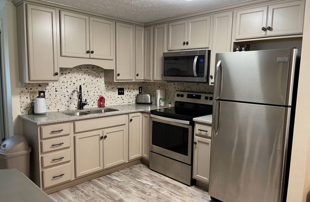 1st Floor 2/Bedroom 2/Full Bathroom, Wet-bar, Full Kitchen, 3 TVs & More