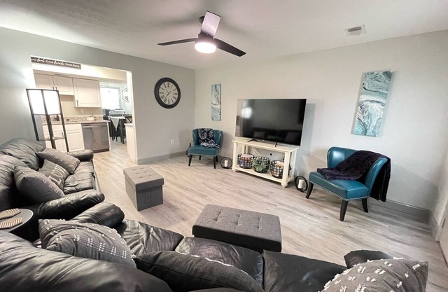 1st Floor Completely Remodeled, Pets Welcome! King & Queen Beds, W/D in Unit.,