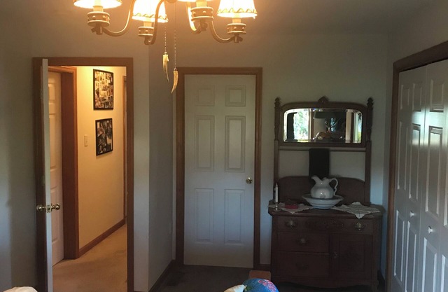 1st-floor guestroom with attached bath