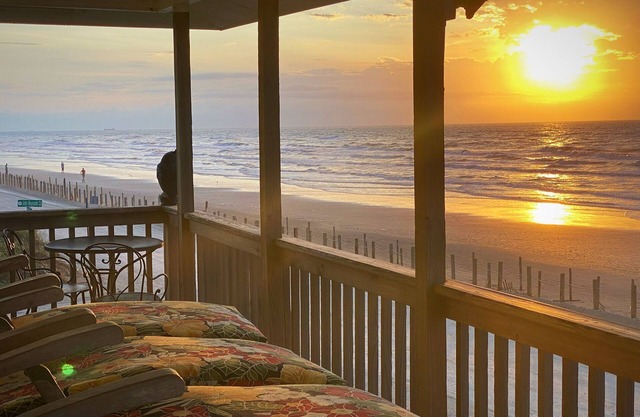 1st Row Beach House, Unobstructed Gulf Views on Bermuda Beach.