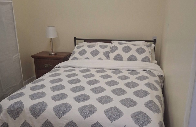 2.1 mi to Reston hospital, 1.5 mi to Metro private entrance/space and quiet