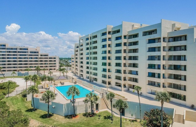 2/2, waterfront, Hudson, private beach! #806