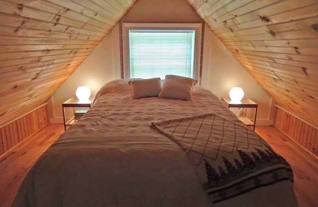 2-3 MONTH Vermont Small Cabin Getaway!