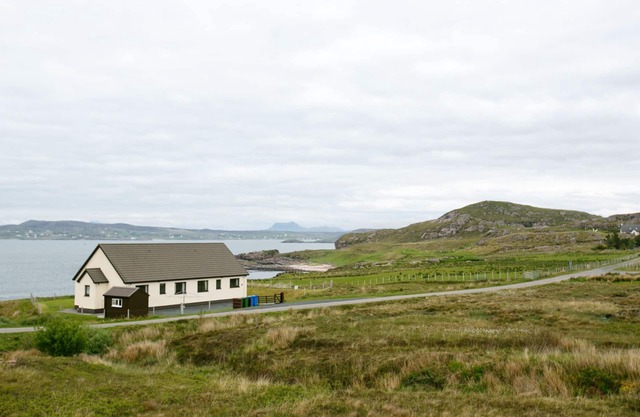 2 BAYVIEW BUNGALOW, character holiday cottage in Poolewe