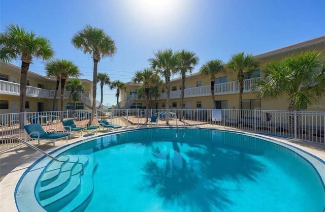 2 bed 1 bath condo with pool, wi-fi, beachfront, near Daytona