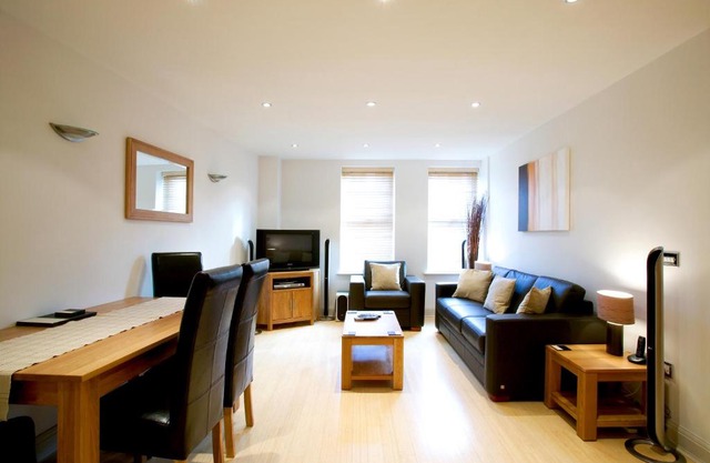 2 bed 2 bath at Pelican Hse in Newbury - FREE secure, allocated parking