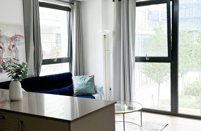 2 bed 2 bath Luxury apt | 1 min to stn.