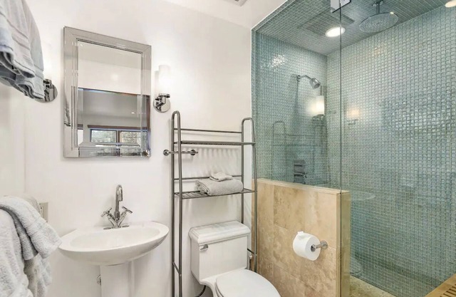 2 bed 2 bath near gondola