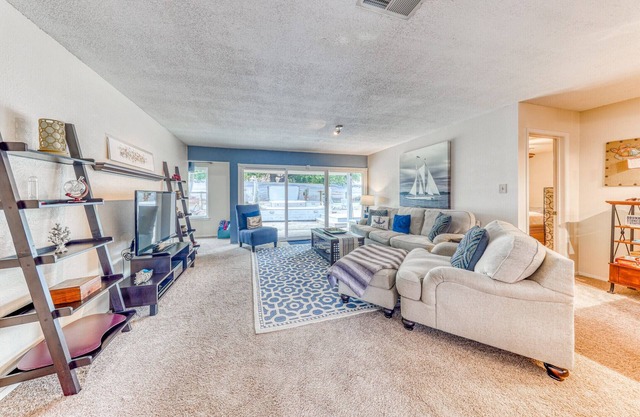 2 Bed ,2 bath private home with hotub & fire pit FortWorth,TCU,Stockyards,Rodeo