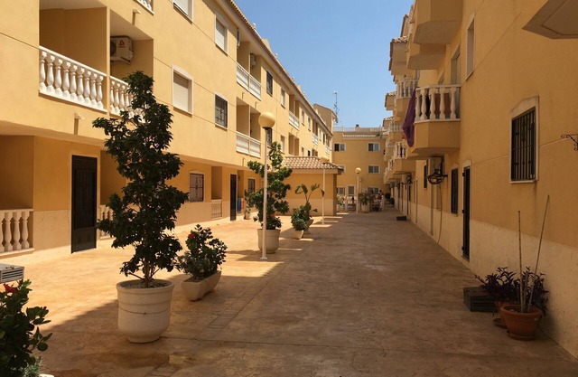2 Bed Apartment Near the Golf Course and the Beach with Secluded Communal Pool