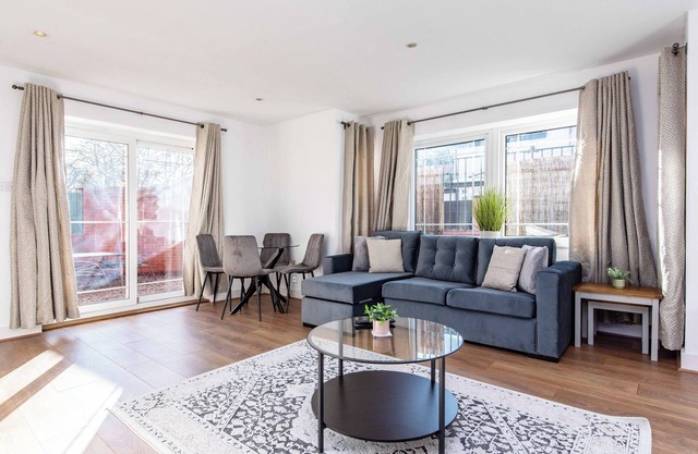 2 Bed Apartment Near Trent Bridge and City Ground