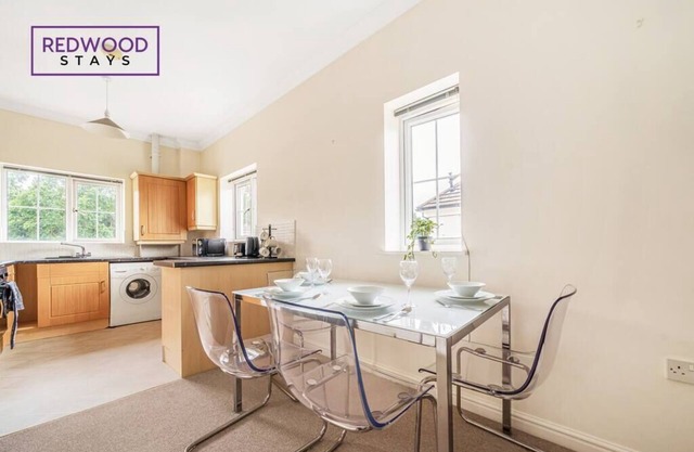 2 Bed Apt, Business and Contractors, FREE Parking
