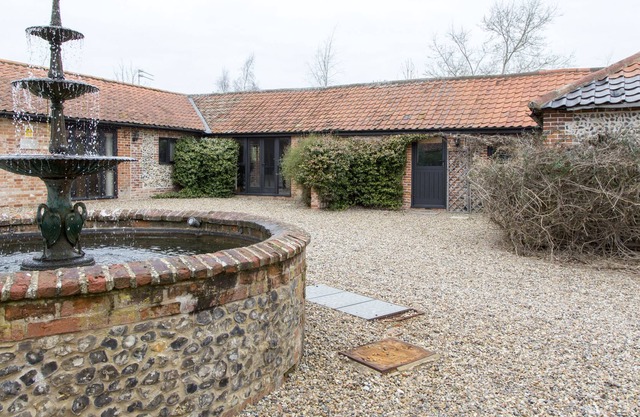 2 Bed Barn Holiday Cottage on the border of Suffolk and Norfolk