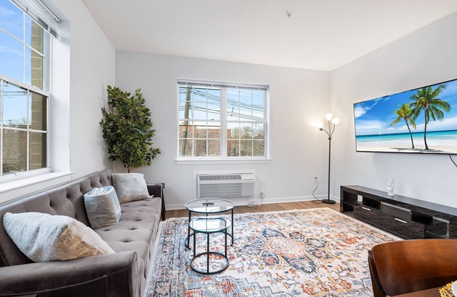 2 Bed Condo with Gym and Laundry Minutes from NYC