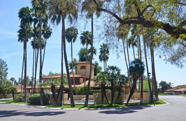 2 bed + den w/sleeper, I17 & Northern, 1600 sq ft *30 day min. Top floor, quiet