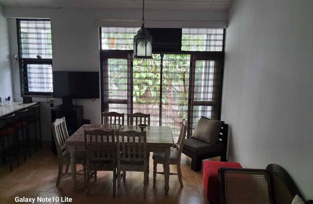 2 bed room clean and cozy, safe and quite lodging away from Colombo traffic.