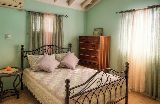 2 Bed-Sleeps 4-Gated community-5 Min Town Centre