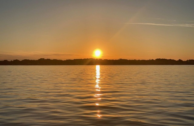 2 Bedroom Bungalow on 2 Lakes
