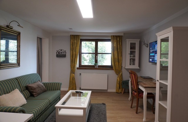 2 Bedroom Apartment, Access to Attersee Lake, Private Terrace, Free Parking
