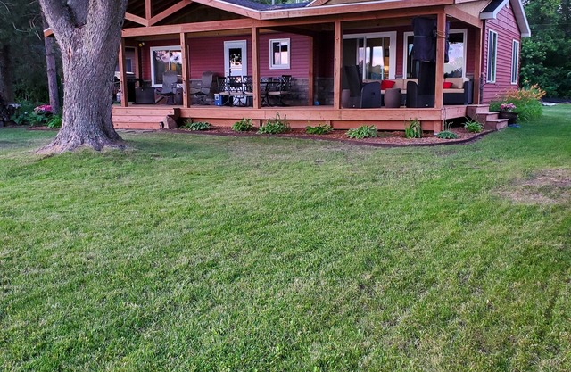 2 Bedroom/1.25 Bath - Fun Family Getaway Or Quiet Time