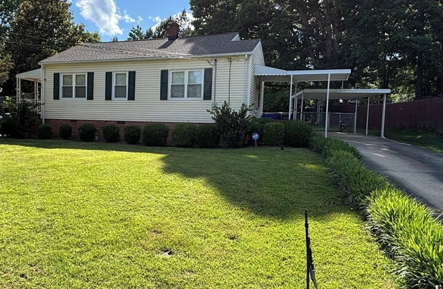 2 bedroom, 1 bath, remodeled 1945 cottage, 1000sq.ft. Two new LUX KING size beds